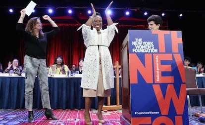 Abigail Disney (primera por la izquierda) durante un acto de la Women's Foundation's en Nueva York, en mayo de 2018.