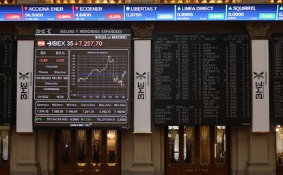 Un panel del Ibex 35 en el Palacio de la Bolsa, el jueves en Madrid.