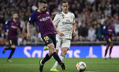 Jordi Alba, ante Lucas Vázquez, en el partido de Copa del Rey.