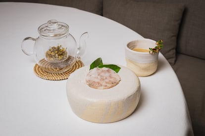 El brou de camamilla i conill del nou Melós, a Barcelona.