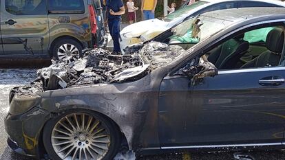 Una imagen del coche de Josep Bou, calcinado este sábado en un incendio en Barcelona.