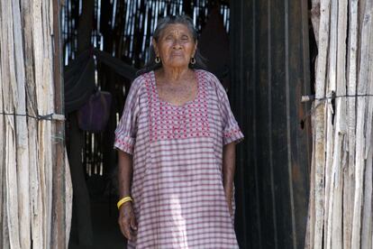 En la Guajira, la mujer wayuu tiene un papel determinante como lideresa comunitaria y sostén de la cultura.