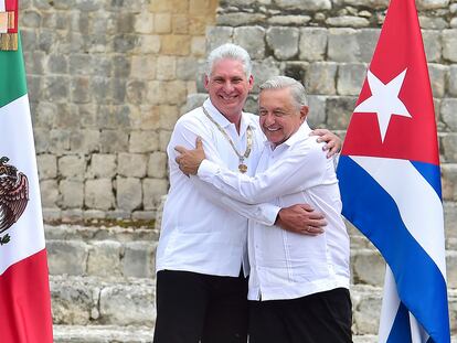 El presidente de México, Andrés Manuel López Obrador, acompañado su homólogo de Cuba, Miguel Díaz-Canel, en México, en febrero de 2023.