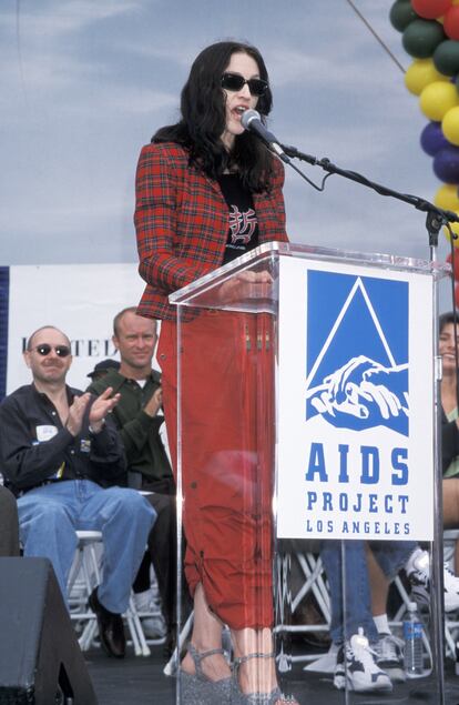 Madonna durante un evento a favor de la lucha contra el sida en Los Ángeles en 1998.