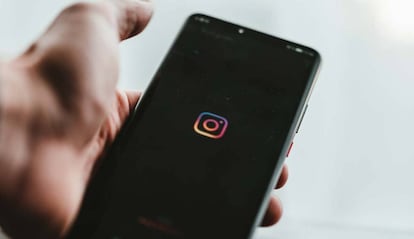 Logo Instagram en un smartphone