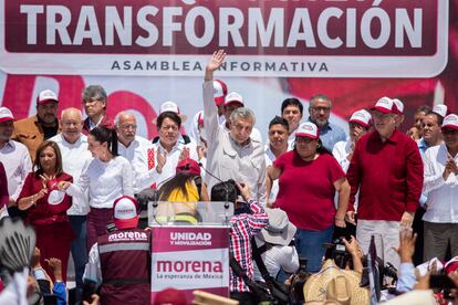 De izquierda a derecha: Claudia Sheinbaum, Mario Delgado, Adán Augusto, Citlalli Hernández y Marcelo Ebrard, en la asamblea informativa realizada en Toluca, Estado de México.