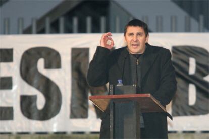 El dirigente de Batasuna Arnaldo Otegi, durante el acto político celebrado en Barakaldo el sábado.