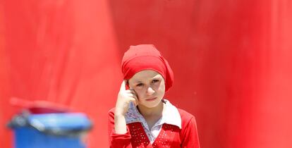 Una niña siria, en el campamento turco de Yayladagi. Tres de cada cuatro refugiados viven en países limítrofes al suyo.