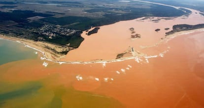 Tsunami de rejeitos chegou até o litoral do Espírito Santo.