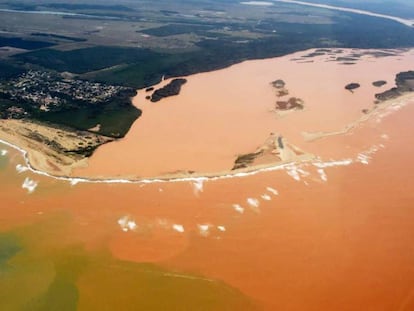 Tsunami de rejeitos chegou até o litoral do Espírito Santo.