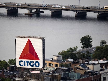 Un letrero de la compañía petrolera Citgo en Boston.