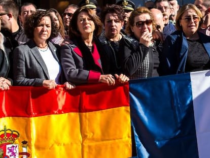 Granada ha celebrat aquest matí una concentració de suport a les víctimes dels atemptats amb la presència de familiars de Juan Alberto González, mort a París.