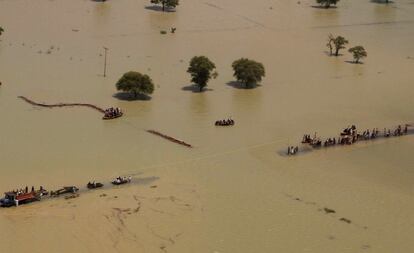 Inundaciones provocadas por lluvias torrenciales en Rajanpur, Pakistán.