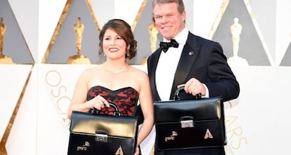 Martha Ruiz y Brian Cullinan en la gala de los Oscar de 2016.