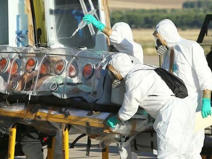 Repatriación del misionero Miguel Pajares, enfermo de ébola, en agosto de 2014.