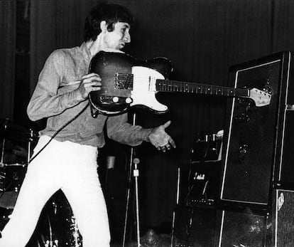 Pete Townshend, de The Who, incrustando una Fender Telecaster en un amplificador. Cosas de la juventud.