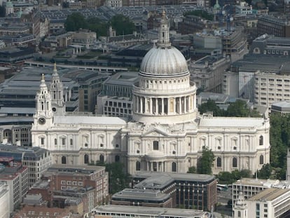 La catedral de San Pablo, en Londres, tiene cuatro campanas en su torre suroeste. Fue construida entre 1676 y 1710.