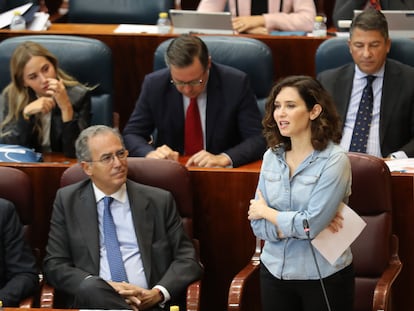 La presidenta de la Comunidad, Isabel Díaz Ayuso, durante el pleno de este jueves en la Asamblea de Madrid.