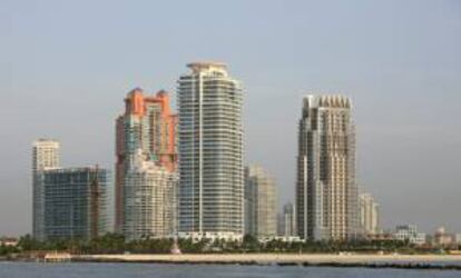 Vista general de varios edificios en construcción en Miami Beach, Florida (EEUU). EFE/Archivo