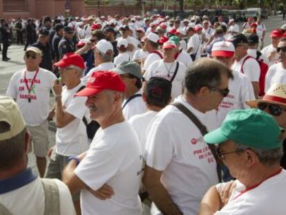Extrabajadores de Santana, durante una protesta por el impago de las prejubilaciones.