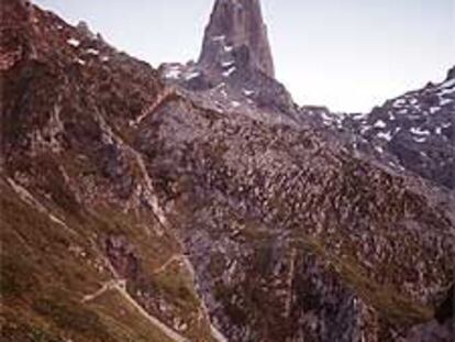 Vista del Naranjo de Bulnes, en los Picos de Europa.