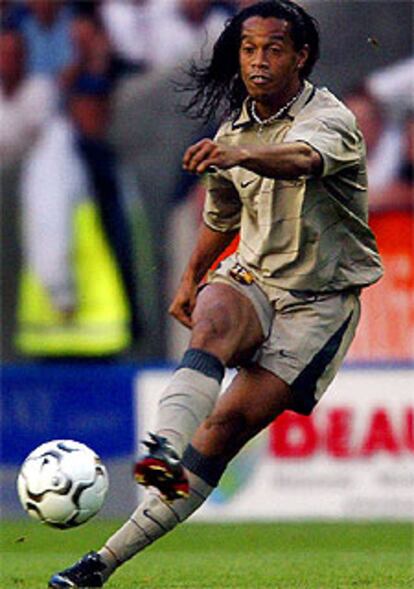 Ronaldinho, durante un amistoso con el Barça.