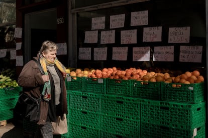 Productos a la venta en el barrio de Palermo de Buenos Aires, Argentina, en 2024.