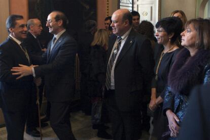 Agirre saluda a sus diputados, Claudio Rodríguez, Iñaki Nafarrate, Estefanía Beltrán de Heredia y Aranzta Zenarruzabeitia.