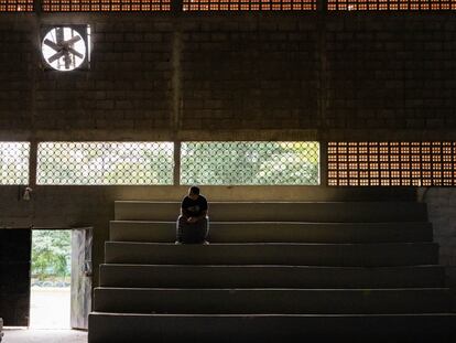 Edras Suazo at the school he attended, in Comayagua (Honduras).