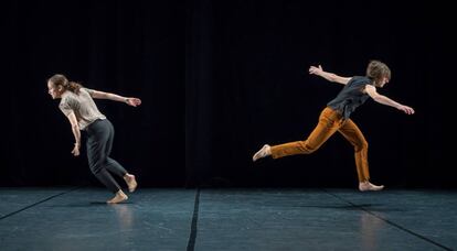 Perfomance de danza 'Pacto', a cargo de Begoña Quiñones y Verónica Garzón.