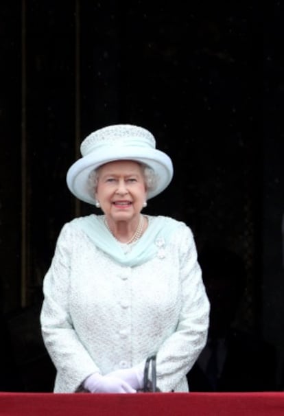 La reina Isabel II, en el balcón del palacio de Buckingham.