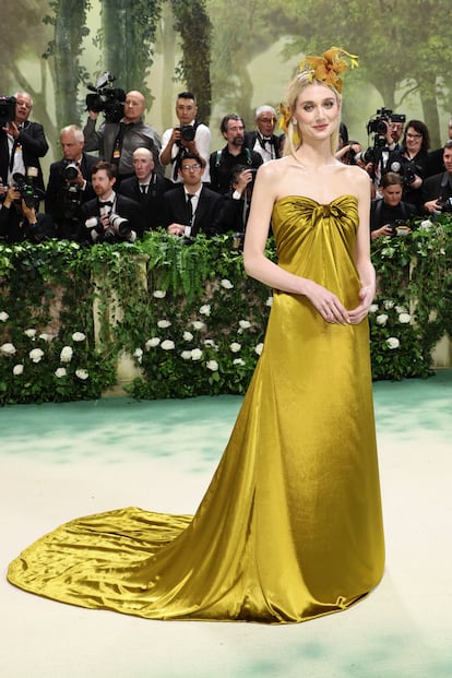 La actriz Elizabeth Debicki, que interpretó a Diana de Gales en 'The crown', con diseño de Christian Dior.