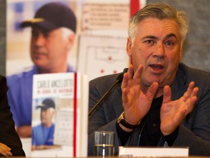 Ancelotti, durante la presentaci&oacute;n de su libro.