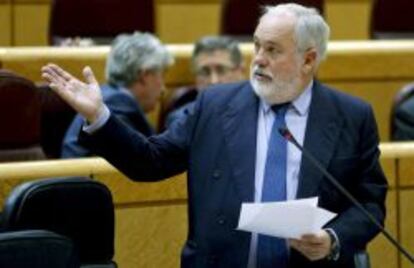 El ministro de Agricultura, Alimentación y Medio Ambiente, Miguel Arias Cañete, durante su intervención en la sesión de control al Gobierno.