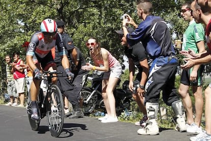 Fabian Cancellara sube el puerto del Moncayo.