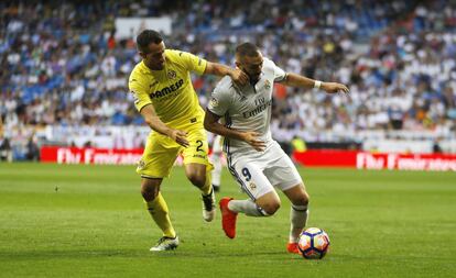 Benzema y Mario durante el partido.