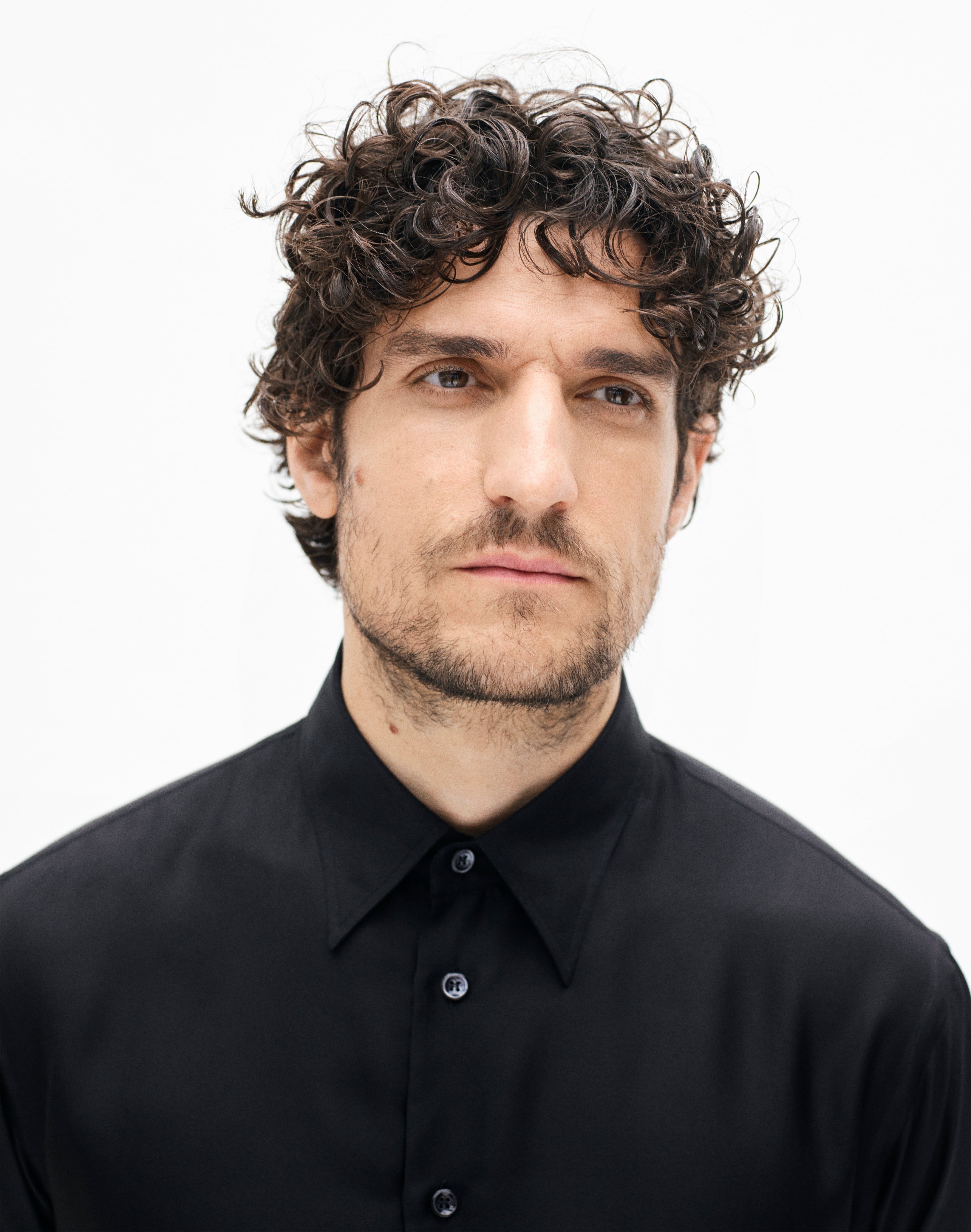 Louis Garrel, un sex symbol diferente: “La virilidad nunca me ha interesado. Como actor, padezco un déficit de testosterona” 