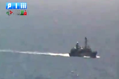 Un supuesto buque de la Armada siria, en la costa de Latakia.