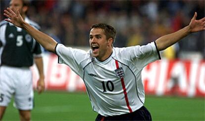 Owen celebra un gol a Alemania en el Mundial de Japón y Corea.