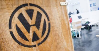 Una caja con el logotipo de Volkswagen . EFE/Archivo