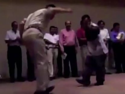 Un exgobernador, una ex senadora y un grupo de elementos policiales de Coahuila bailan cumbia de esta manera tan singular