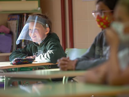 Primer día de clase este lunes en el colegio Alto Cidacos de Arnedillo, en La Rioja.