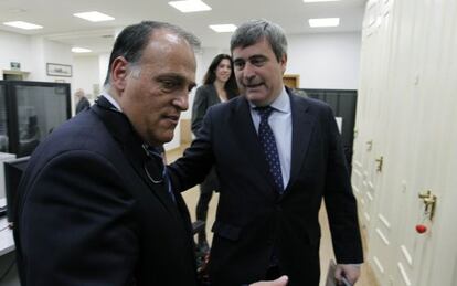 Javier Tebas (izquierda) y Miguel Cardenal, este miércoles.