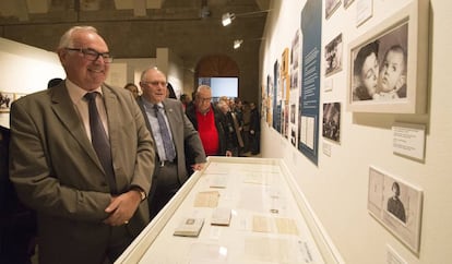 El hijo de George Orwell, Richard Blair, durante la inauguración de la exposición en homenaje a su padre en Huesca, este viernes.