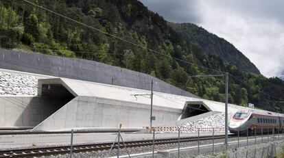 L'entrada del túnel que s'inaugura avui al sud de Suïssa.