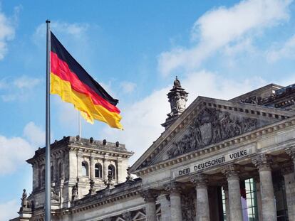 El edificio del Reichstag alemán, en la Plaza de la República, Berlín, Alemania