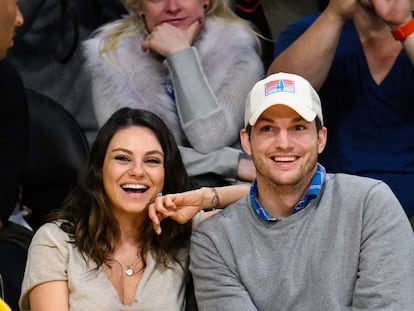 Mila Kunis y Ashton Kutcher en un partido de los Lakers en una imagen de archivo.