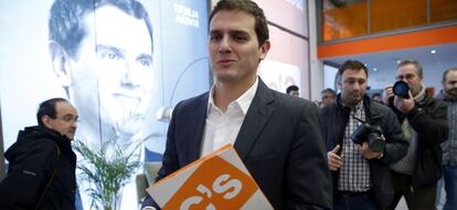 El l&iacute;der de Ciudadanos, Albert Rivera, momentos antes de la rueda de prensa que ha ofrecido hoy en la sede del partido, en Madrid.