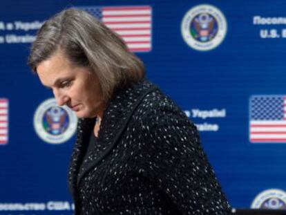 A subsecretaria de Estado, Vitória Nuland, na embaixada de EUA na Ucrânia nesta sexta-feira.