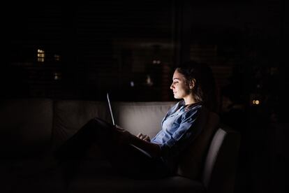 Un 40% de los encuestados supera las ocho horas diarias ante los dispositivos electrónicos.